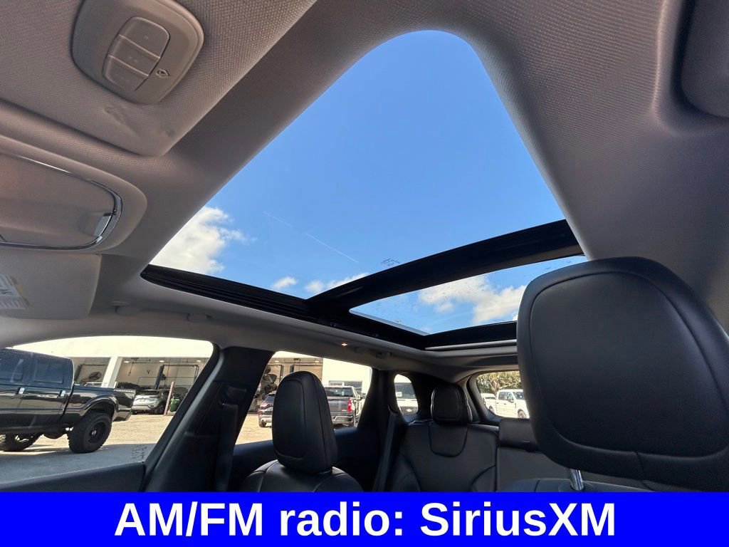 Used 2020 Jeep Cherokee Latitude Plus w/ Comfort/Convenience Group AWD/4WD image 11