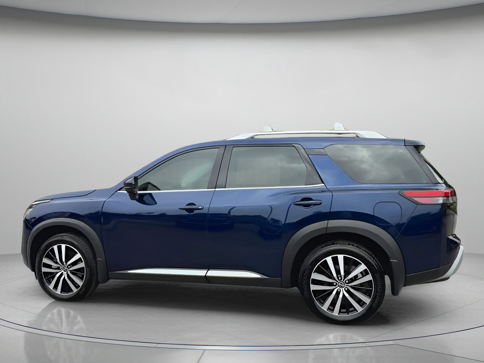 Used 2024 Nissan Pathfinder Platinum image 10