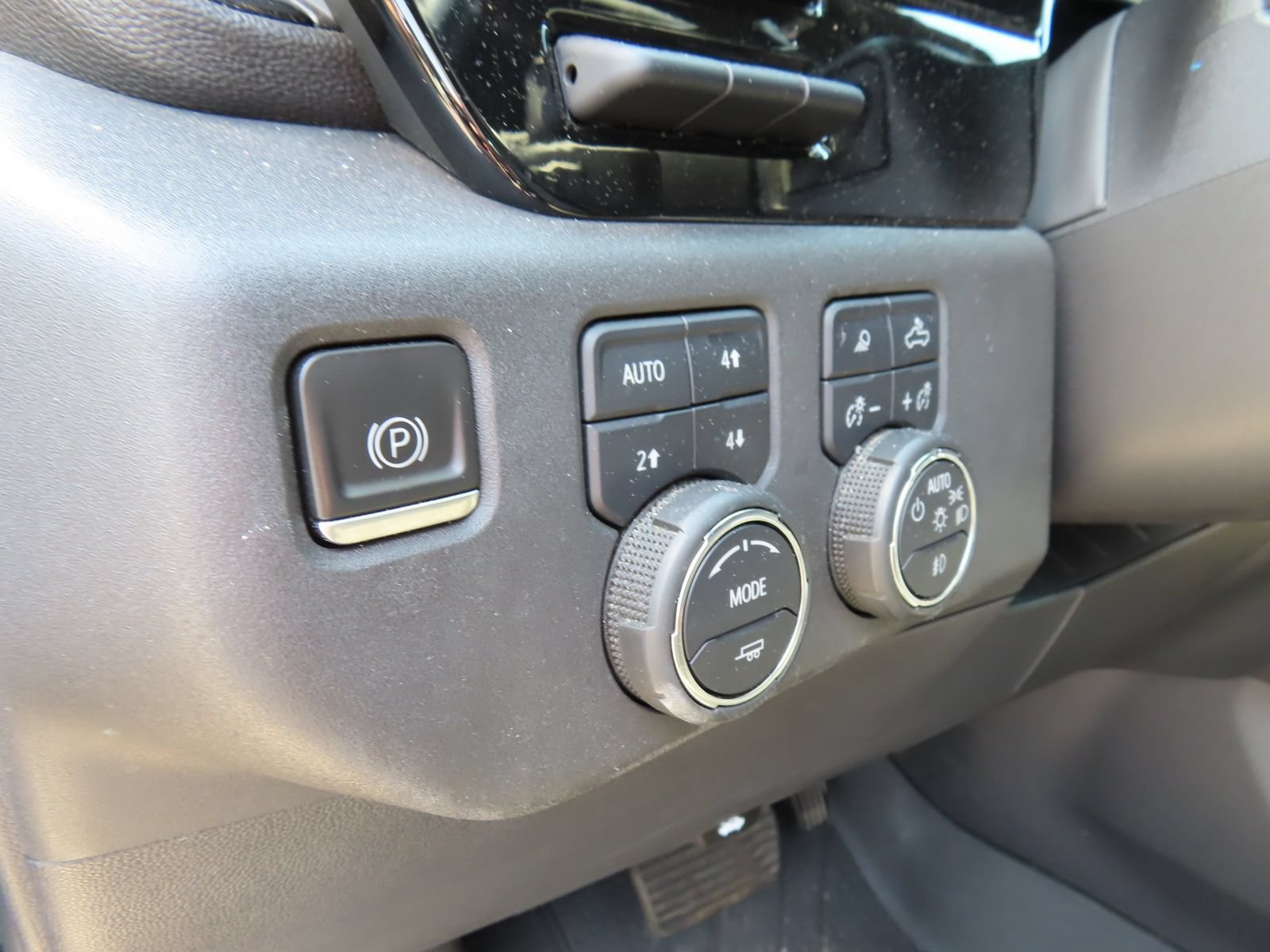 Used 2022 Chevrolet Silverado 1500 ZR2 w/ Technology Package AWD/4WD image 17