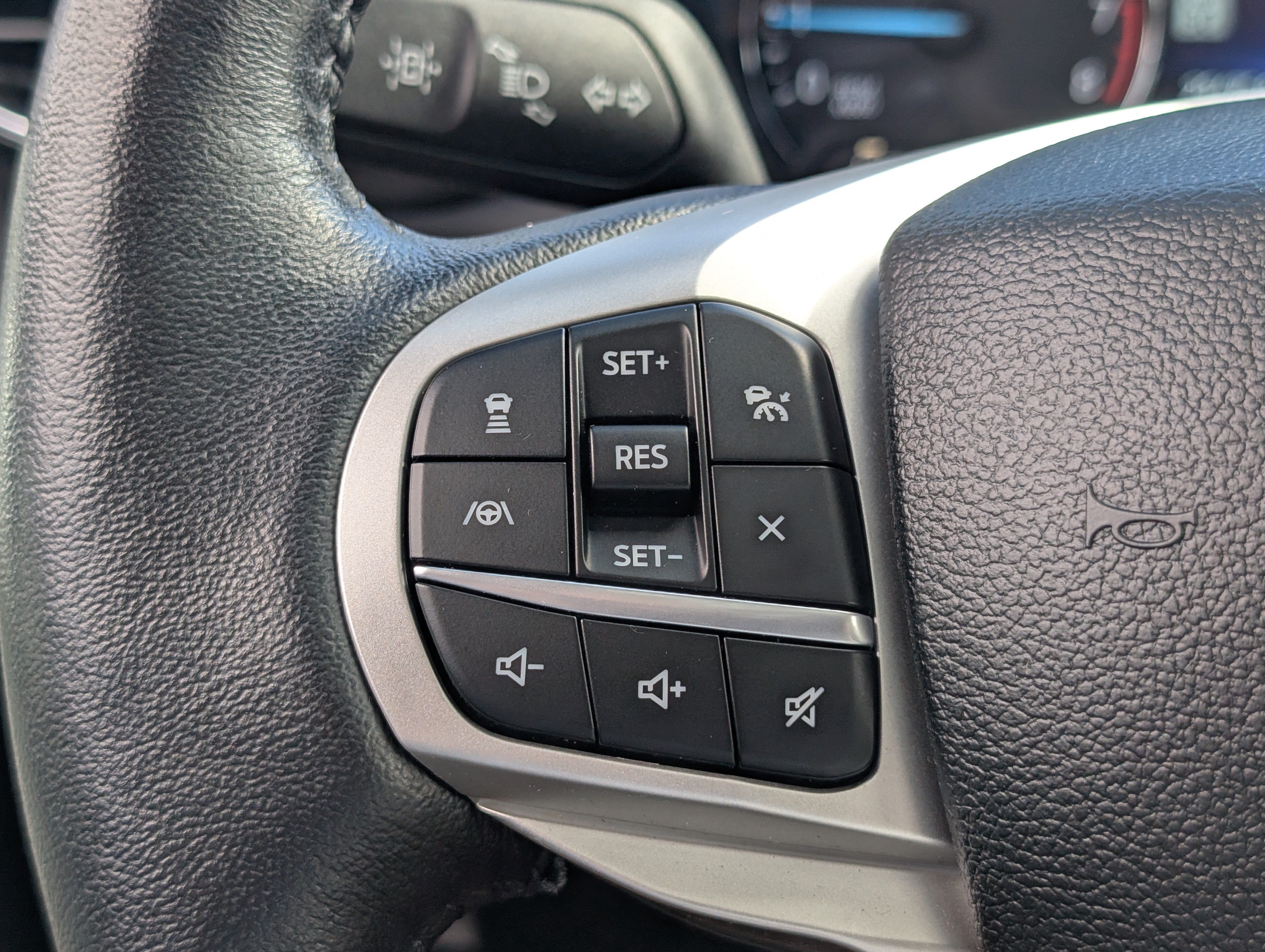 Certified 2023 Ford Explorer XLT w/ Equipment Group 202A AWD/4WD image 28
