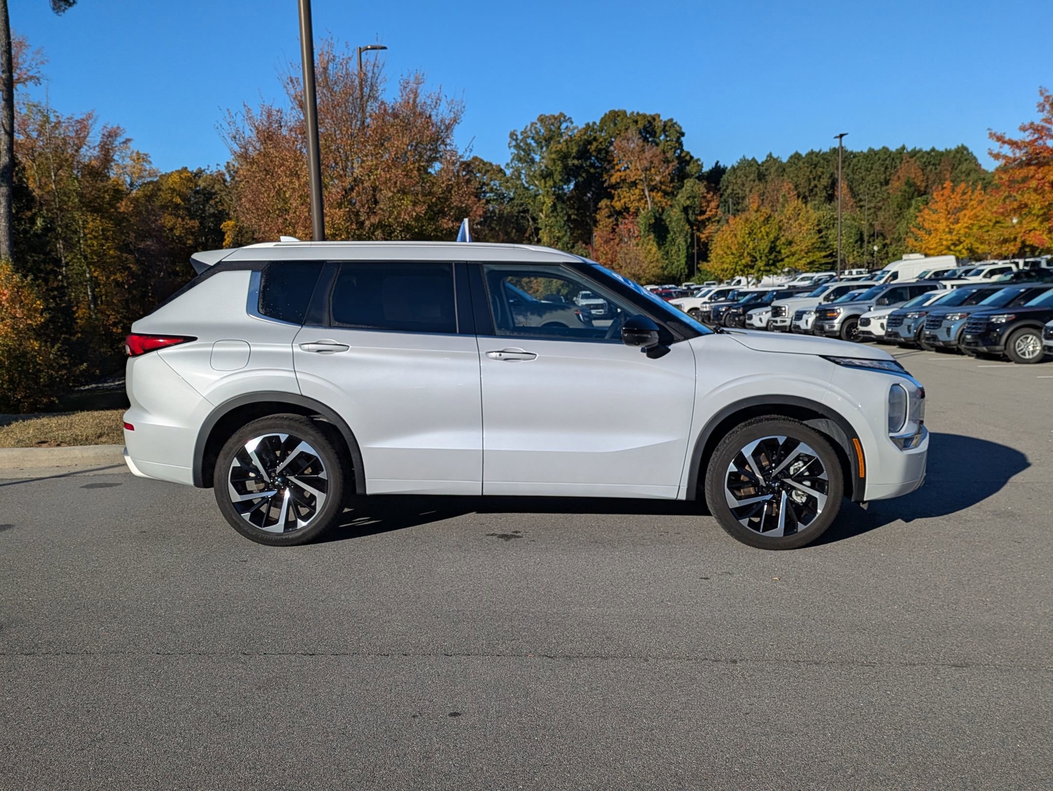 Used 2024 Mitsubishi Outlander SEL Black Edition image 6