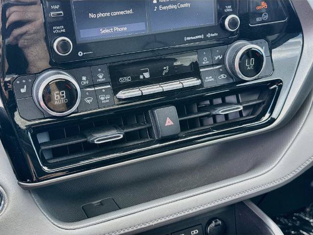 Used 2022 Toyota Highlander XLE FWD image 13