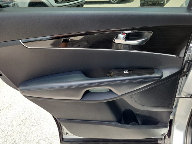 Used 2019 Kia Sorento L FWD image 14