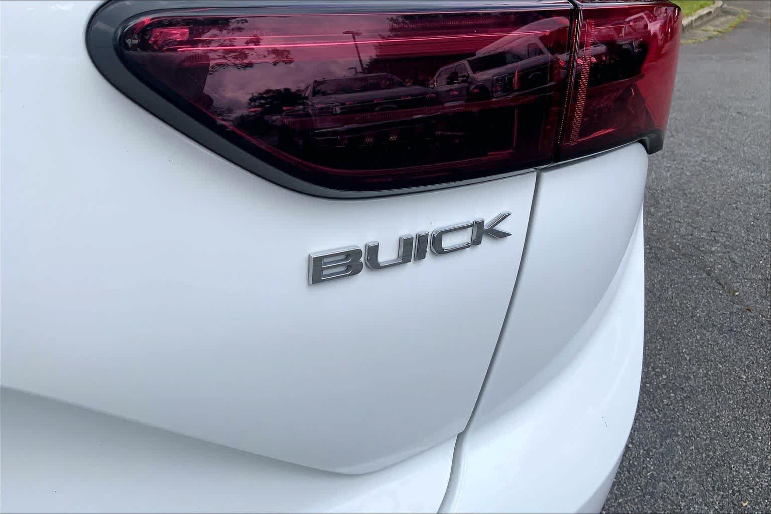 Used 2025 Buick Envision Preferred AWD/4WD image 30