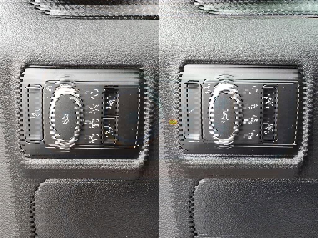 Certified 2023 Ford Explorer ST-Line w/ Class IV Trailer Tow Package image 18