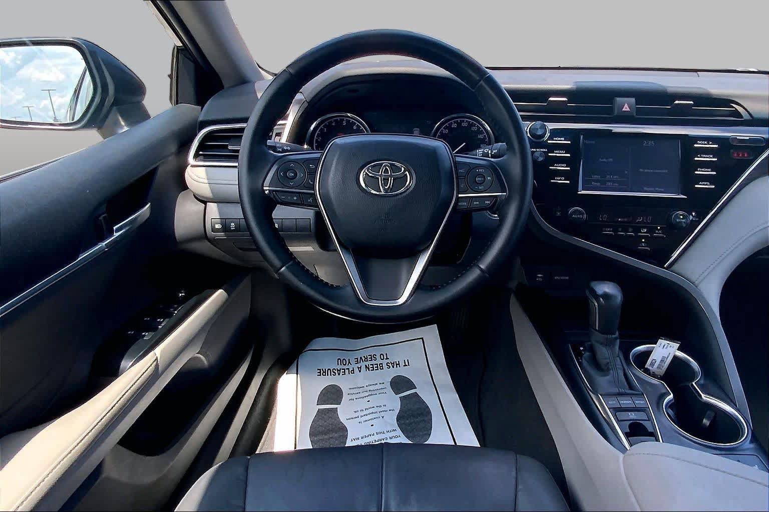 Used 2018 Toyota Camry XLE FWD image 6