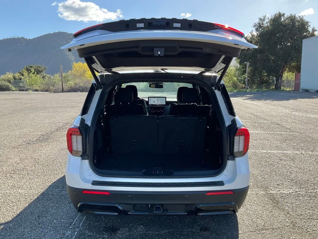 Certified 2025 Ford Explorer ST-Line w/ Premium Package image 17