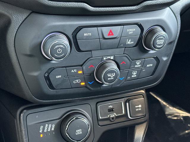 Used 2022 Jeep Renegade Sport w/ Sport Appearance Group AWD/4WD image 20