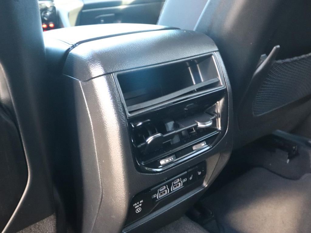 Used 2023 Jeep Grand Cherokee Limited w/ Black Appearance Package image 12