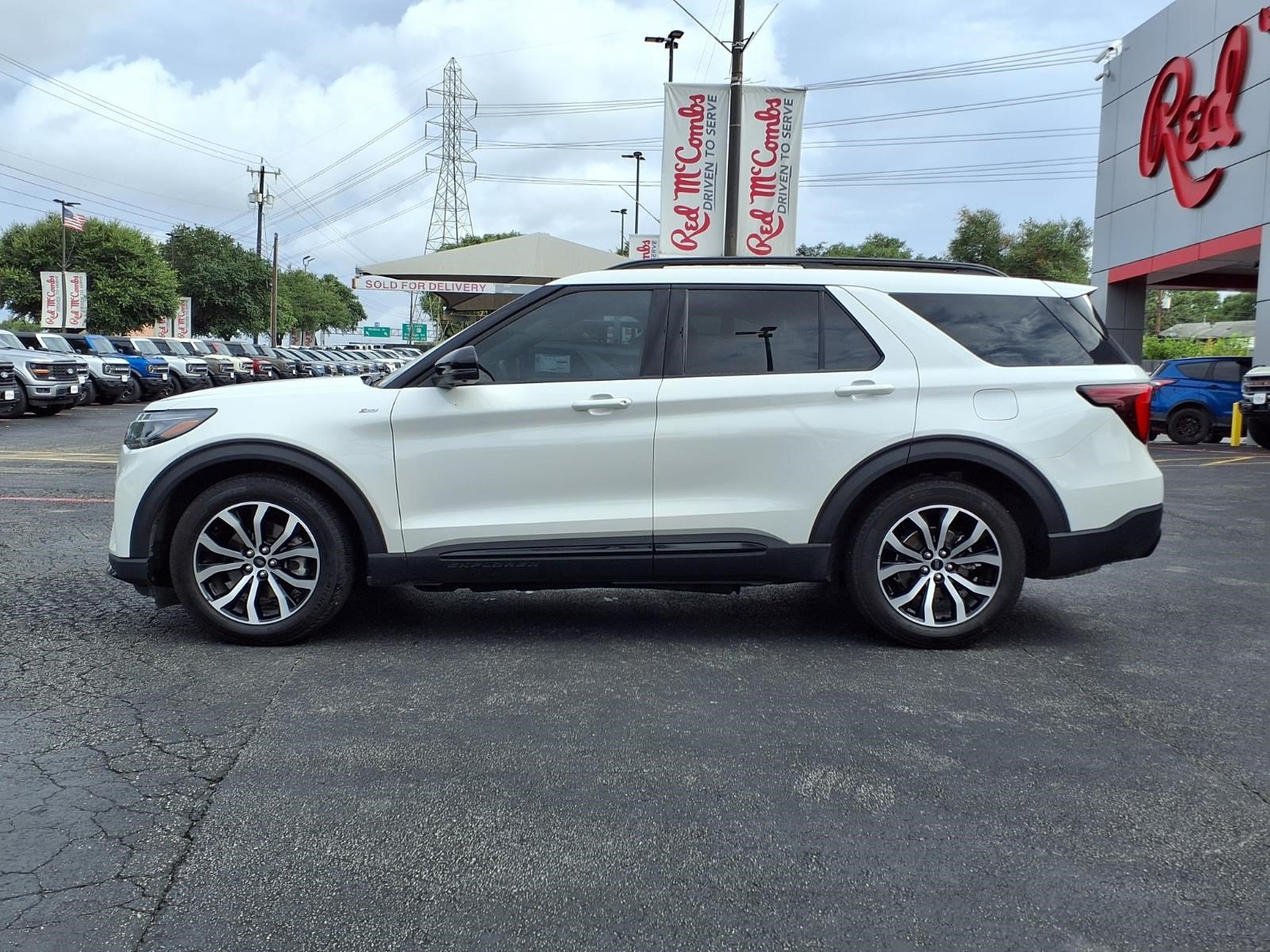 Certified 2025 Ford Explorer ST-Line RWD image 9