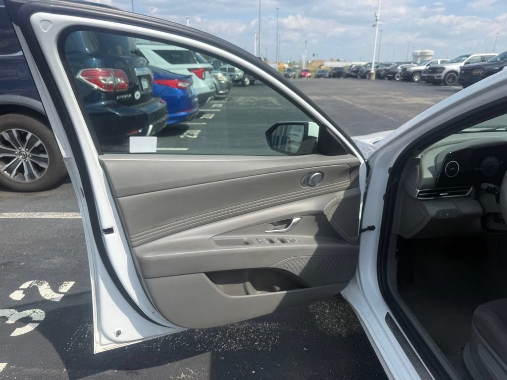 Used 2024 Hyundai Elantra SEL w/ Convenience Package FWD image 16