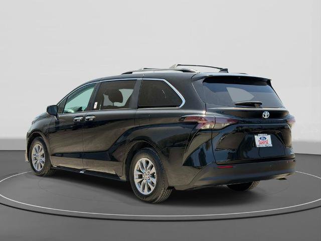 Used 2024 Toyota Sienna XLE w/ XLE Plus Package FWD image 7