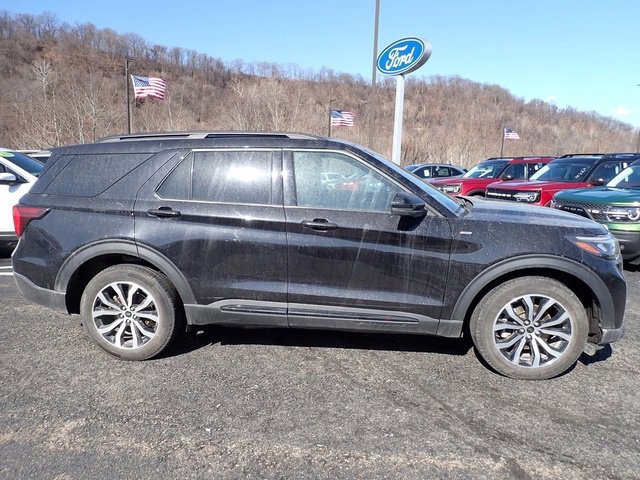 Certified 2025 Ford Explorer ST-Line image 2