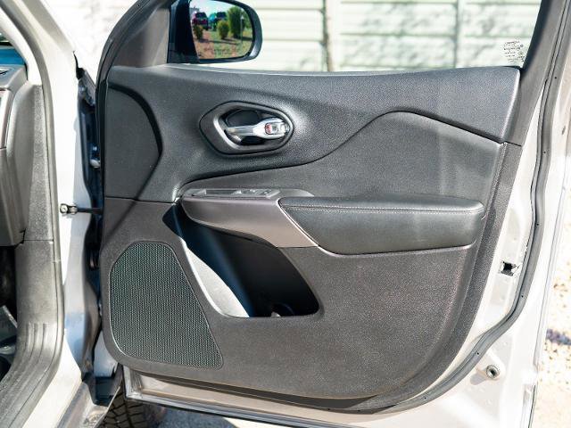 Used 2021 Jeep Cherokee Latitude Lux w/ Comfort/Convenience Group image 16