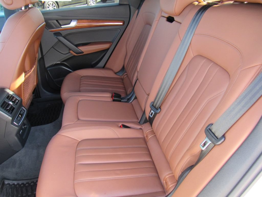 Used 2021 Audi Q5 2.0T Premium Plus w/ Premium Plus Package AWD/4WD image 17