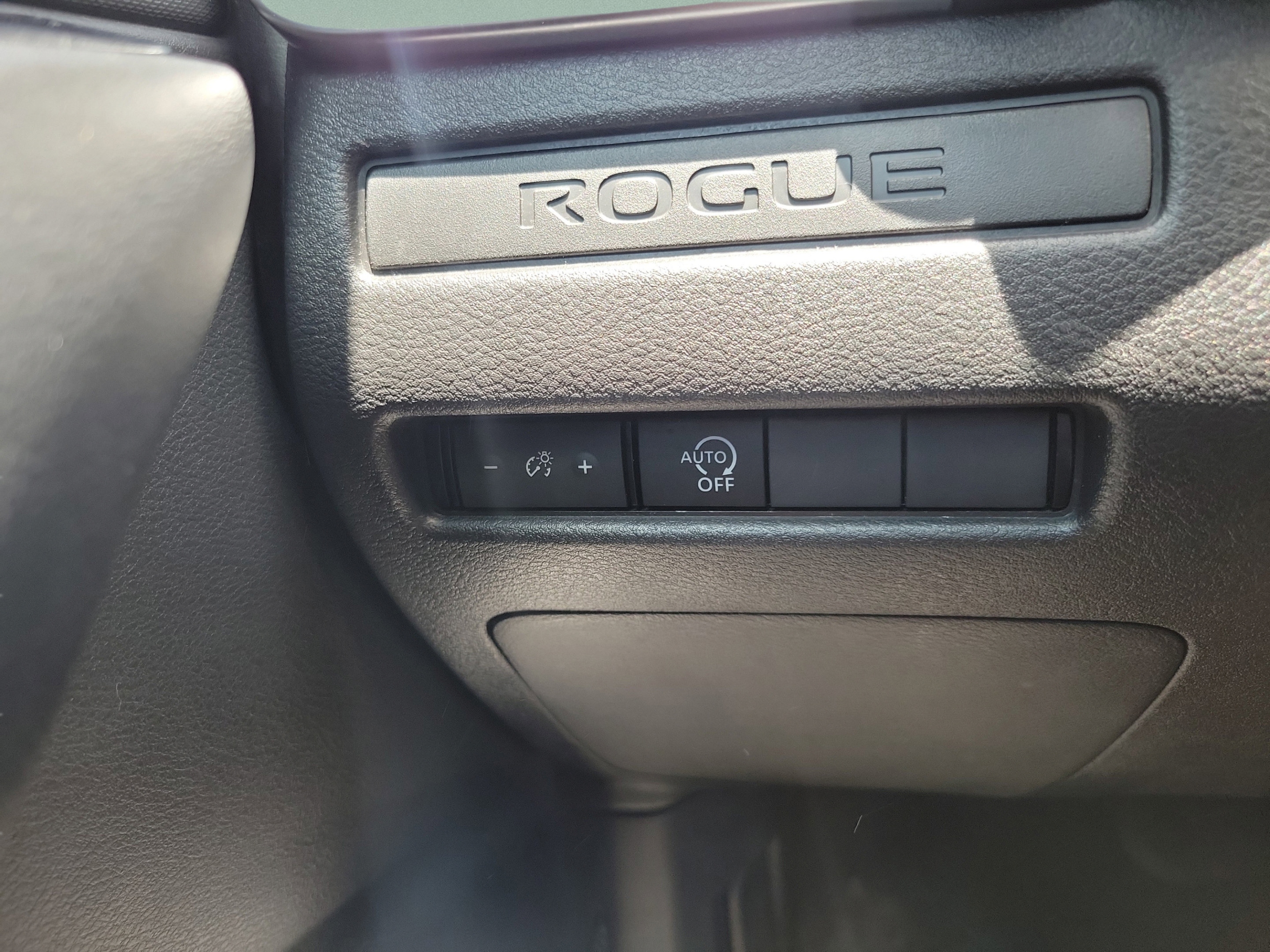 Used 2024 Nissan Rogue S AWD/4WD image 19