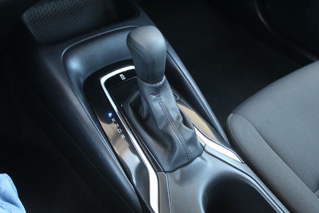 Used 2025 Toyota Corolla LE FWD image 18