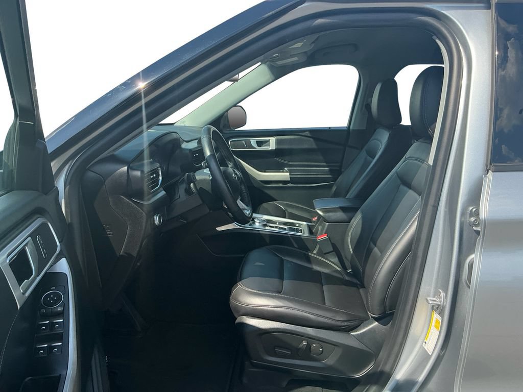 Certified 2022 Ford Explorer XLT w/ Equipment Group 202A RWD image 14
