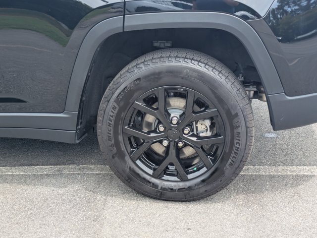 Used 2024 Jeep Grand Cherokee Altitude AWD/4WD image 8