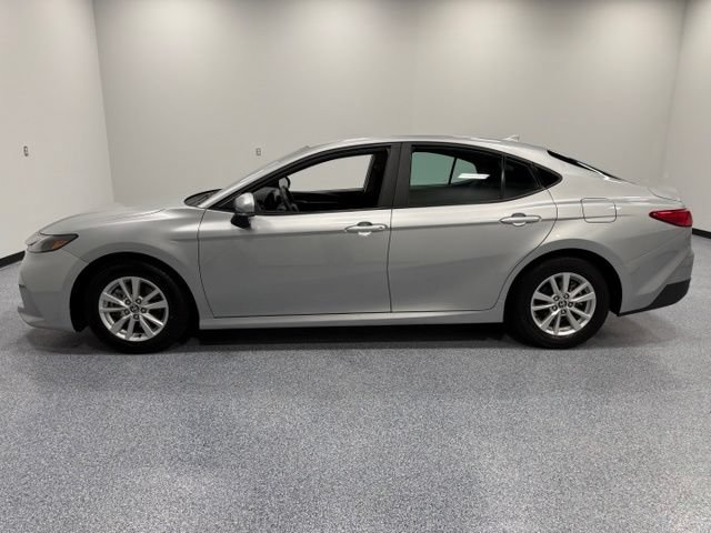 Used 2025 Toyota Camry LE FWD image 8