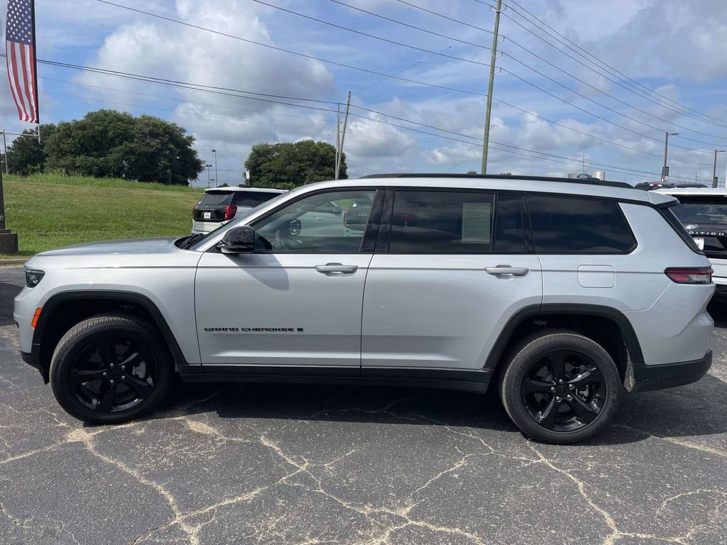 Used 2024 Jeep Grand Cherokee L Altitude RWD image 6