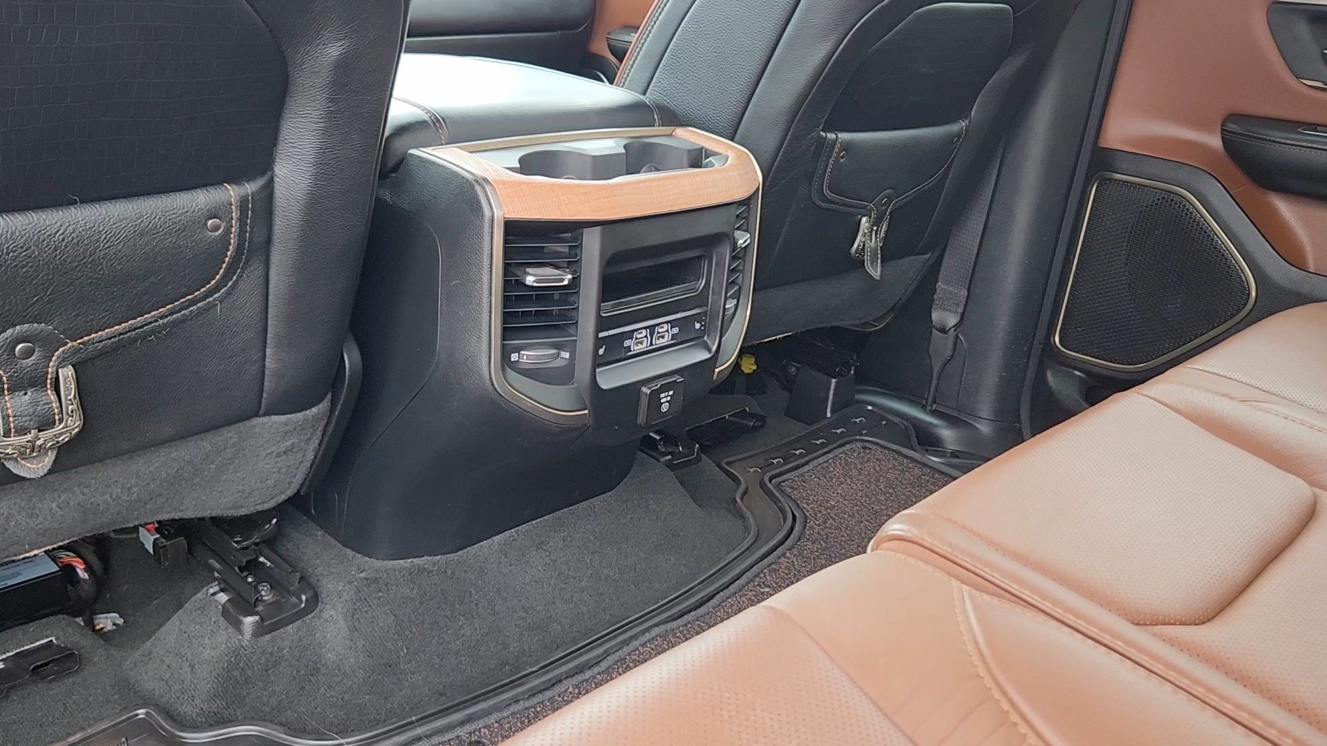 Used 2022 RAM 1500 Limited w/ Body Color Bumper Group AWD/4WD image 16