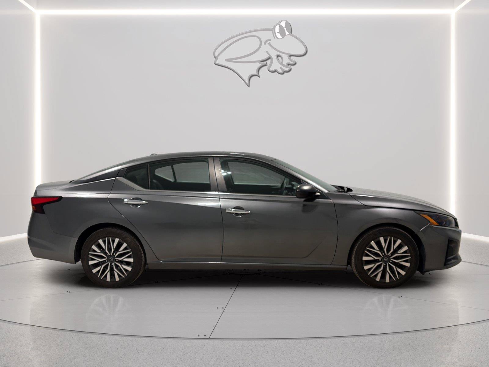 Used 2024 Nissan Altima 2.5 SV FWD image 6