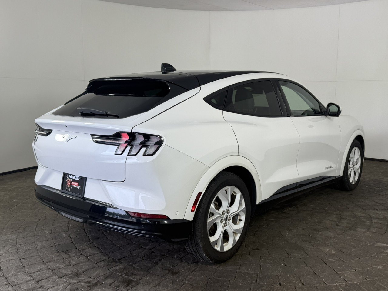 Certified 2022 Ford Mustang Mach-E Premium w/ Ice White Appearance Package AWD/4WD image 9