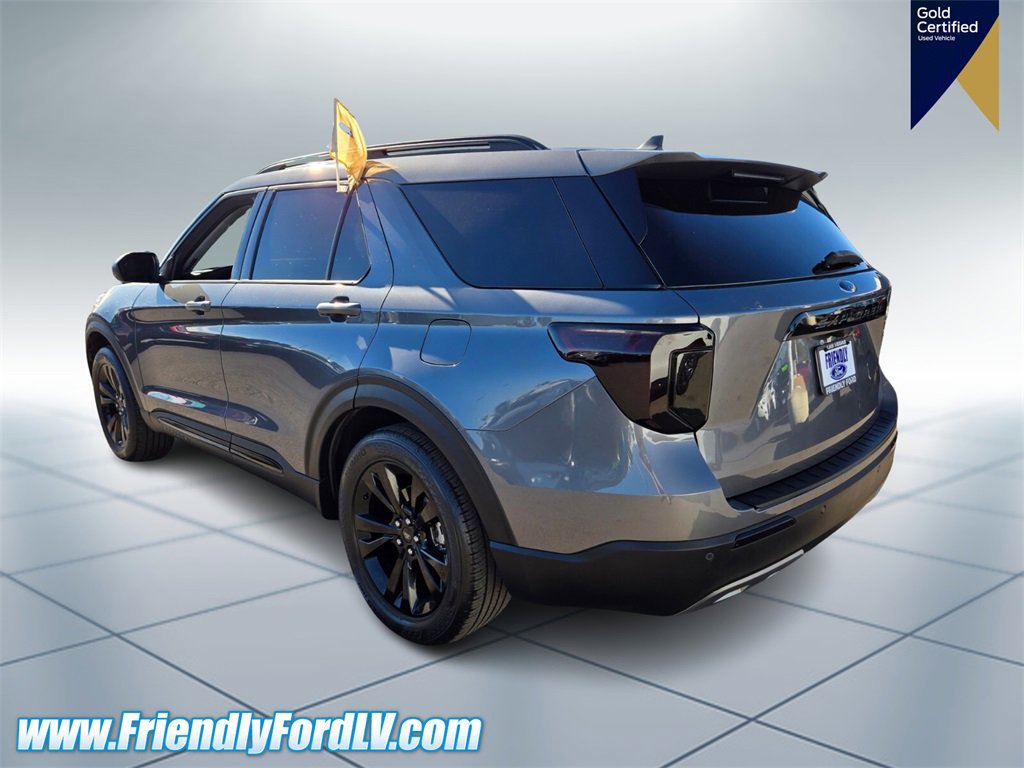 Certified 2022 Ford Explorer XLT w/ Equipment Group 202A image 3