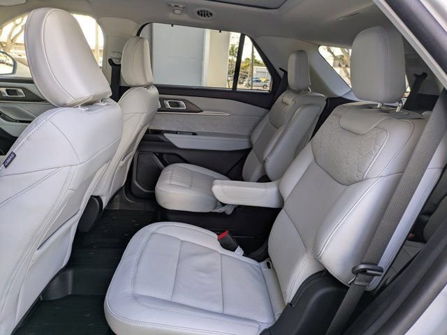 Certified 2025 Ford Explorer Platinum w/ LUX Leather Package AWD/4WD image 21