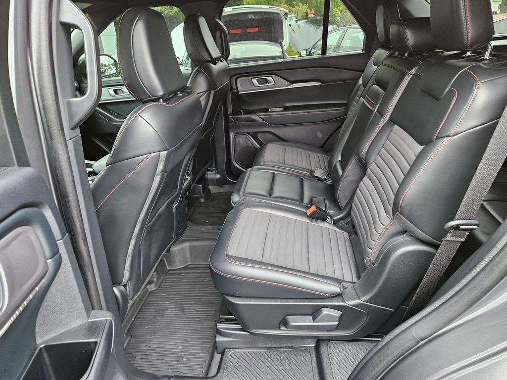 Certified 2025 Ford Explorer ST-Line w/ Premium Package RWD image 17