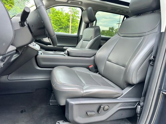 Certified 2025 Ford Expedition Active AWD/4WD image 37