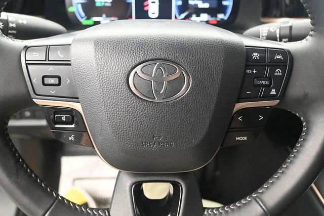 Used 2026 Toyota Crown AWD/4WD image 11