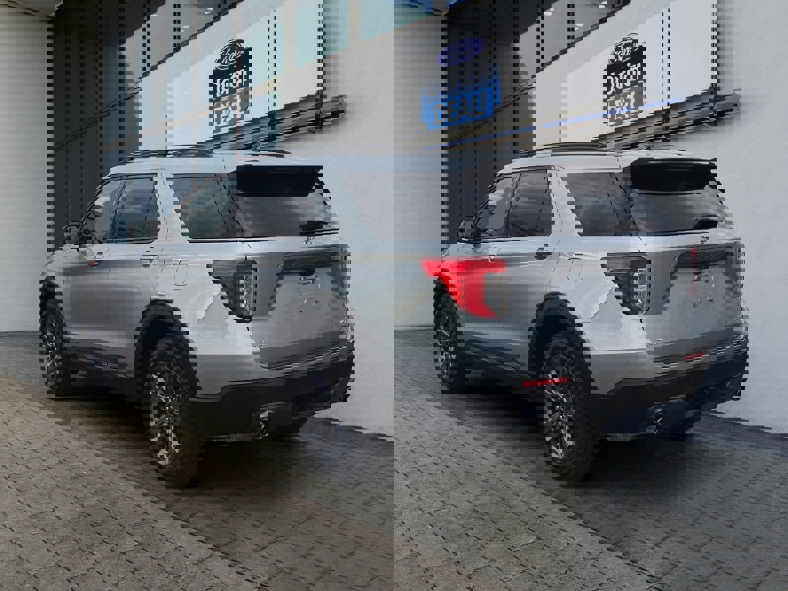 Certified 2023 Ford Explorer XLT w/ Equipment Group 202A image 5