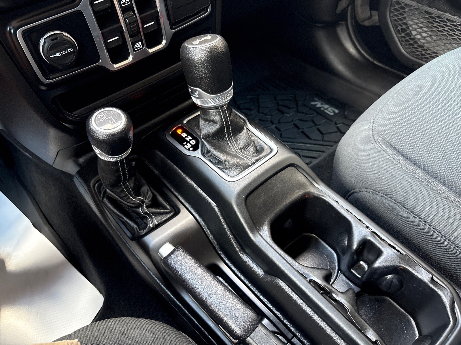 Used 2021 Jeep Wrangler Unlimited Sahara w/ Uconnect 4C Nav & Sound Group AWD/4WD image 17