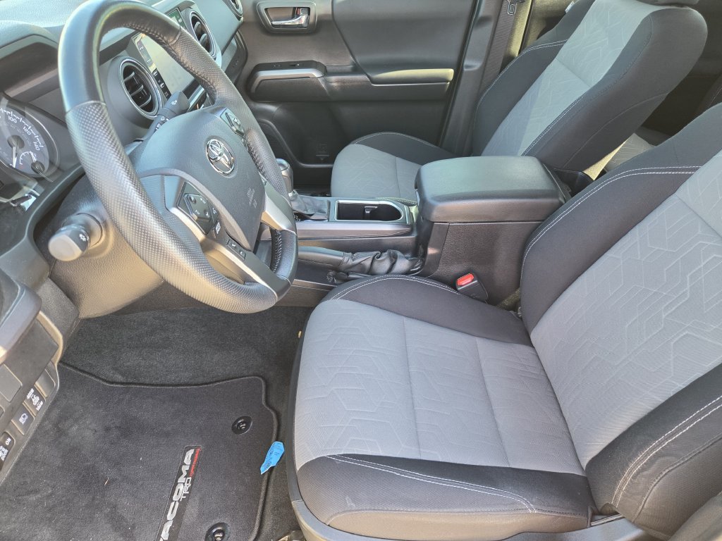 Used 2023 Toyota Tacoma TRD Off-Road w/ Technology Package AWD/4WD image 12