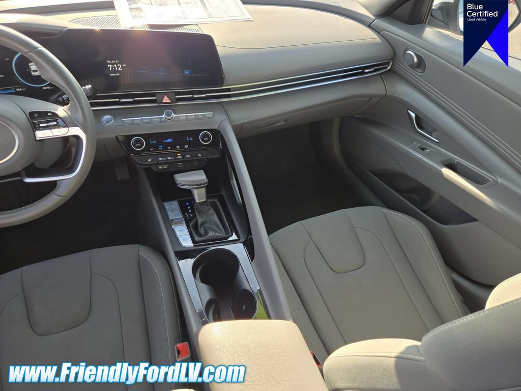 Used 2025 Hyundai Elantra SEL FWD image 17