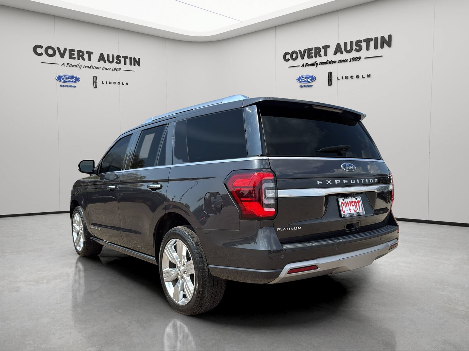 Certified 2023 Ford Expedition Platinum RWD image 3