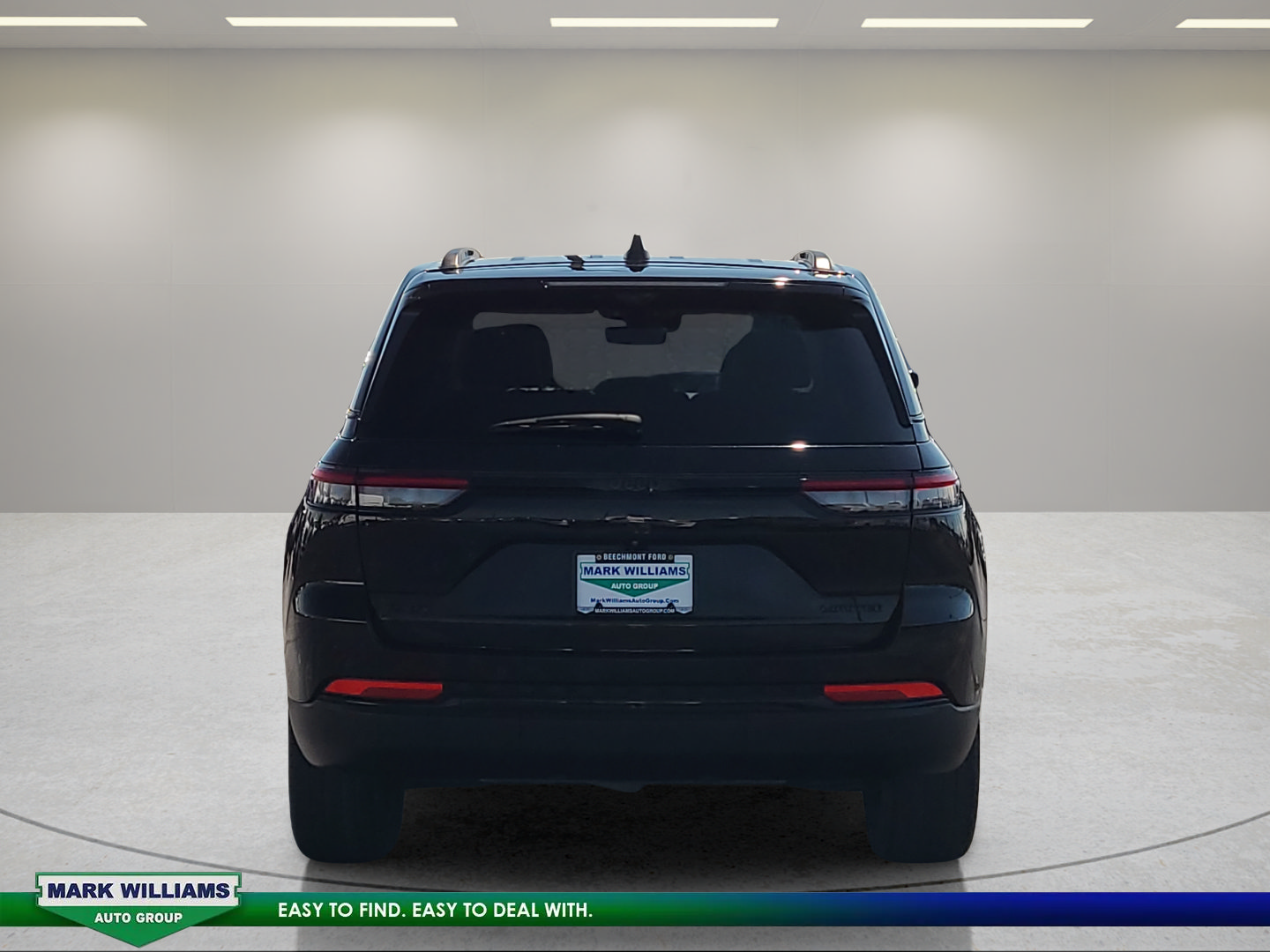Used 2023 Jeep Grand Cherokee Limited w/ Luxury Tech Group II AWD/4WD image 5