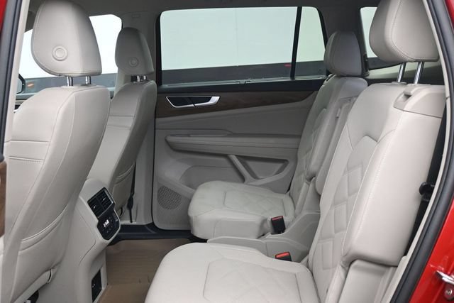 Used 2024 Volkswagen Atlas SE AWD/4WD image 5