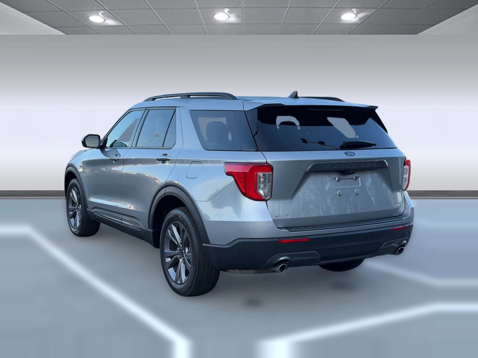 Certified 2022 Ford Explorer XLT w/ Equipment Group 202A image 3