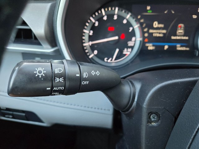 Used 2021 Toyota Highlander XLE FWD image 13