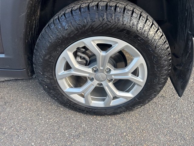 Used 2024 Jeep Compass Latitude image 11