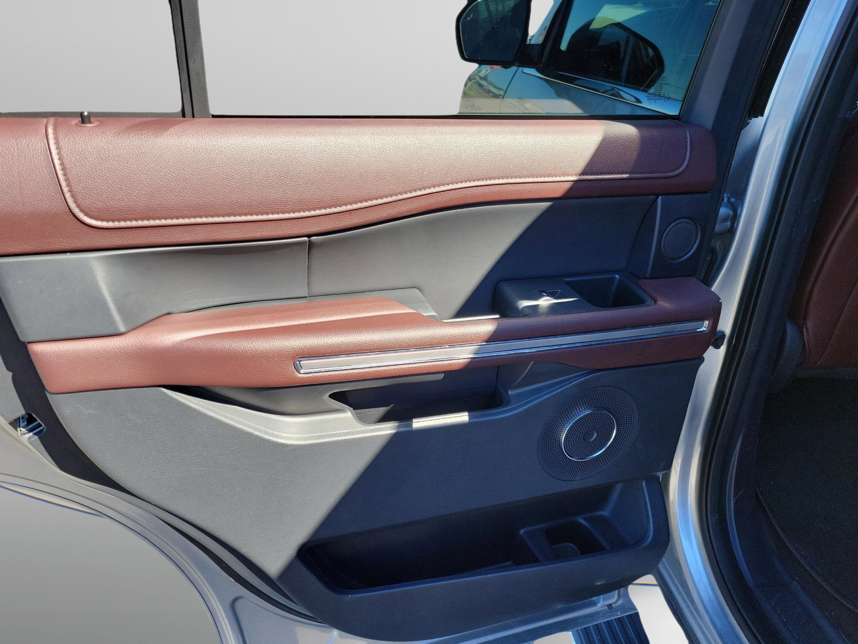 Certified 2024 Ford Expedition Limited image 27