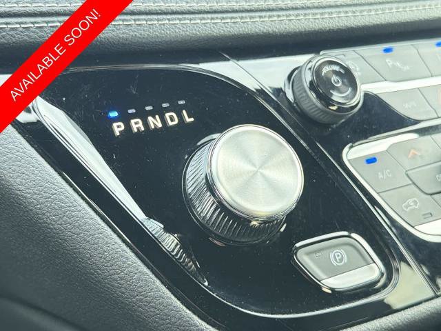 Used 2025 Chrysler Pacifica Limited FWD image 31