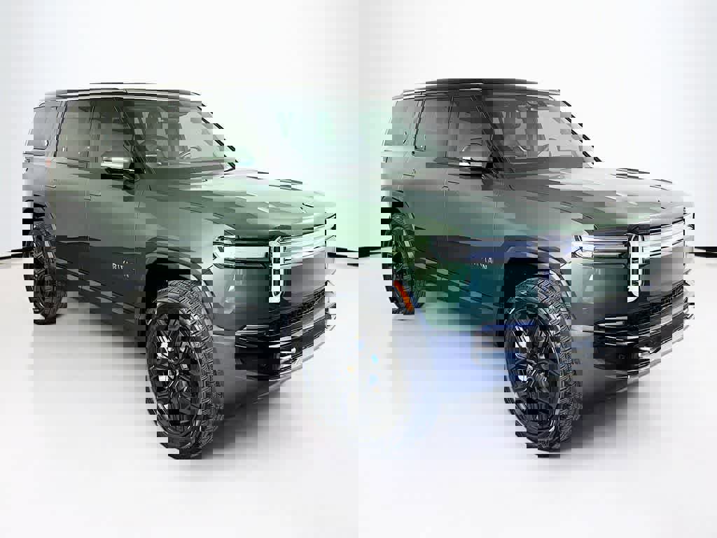 Used 2025 Rivian R1S Adventure image 8