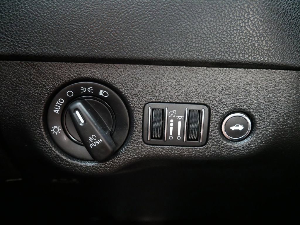Used 2022 Dodge Charger SXT w/ Driver Convenience Group AWD/4WD image 16