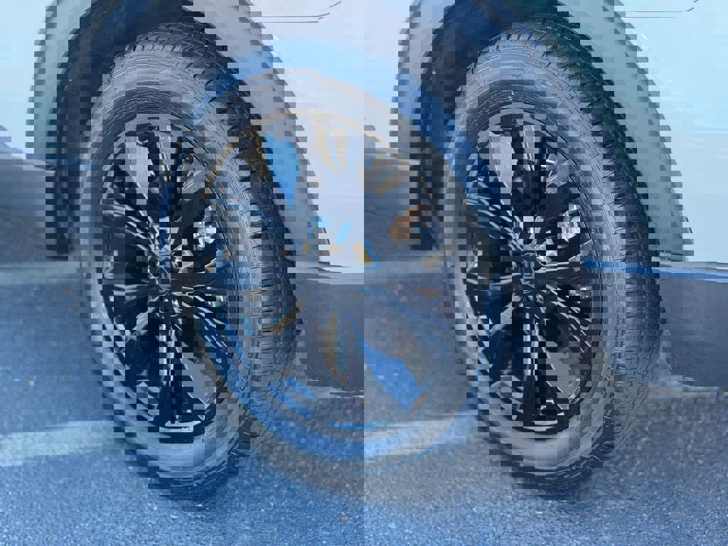 Certified 2022 Ford Explorer XLT w/ Equipment Group 202A image 6