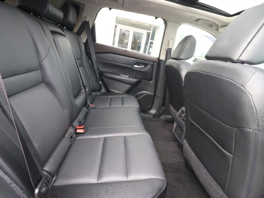 Used 2023 Nissan Rogue SV w/ SV Premium Package image 22