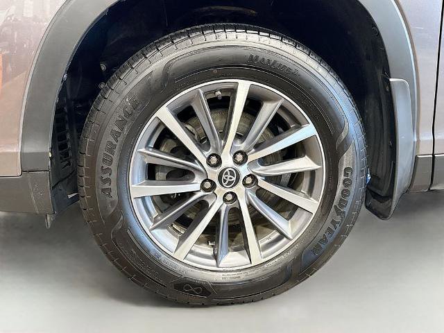 Used 2019 Toyota Highlander XLE AWD/4WD image 23